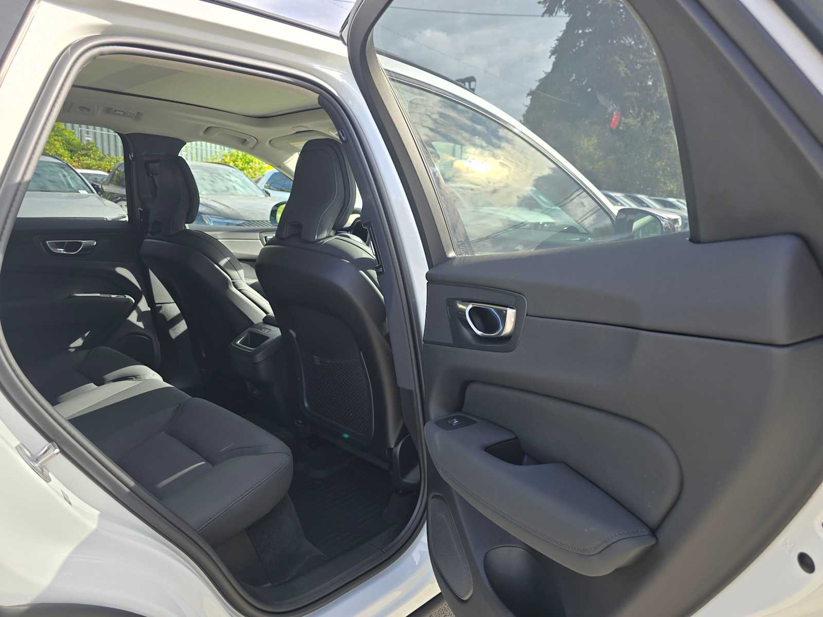 2026 Volvo XC60 Plus - Photo 13