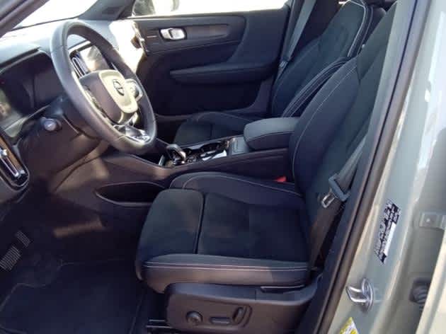 2023 Volvo XC40 Recharge Ultimate photo 2