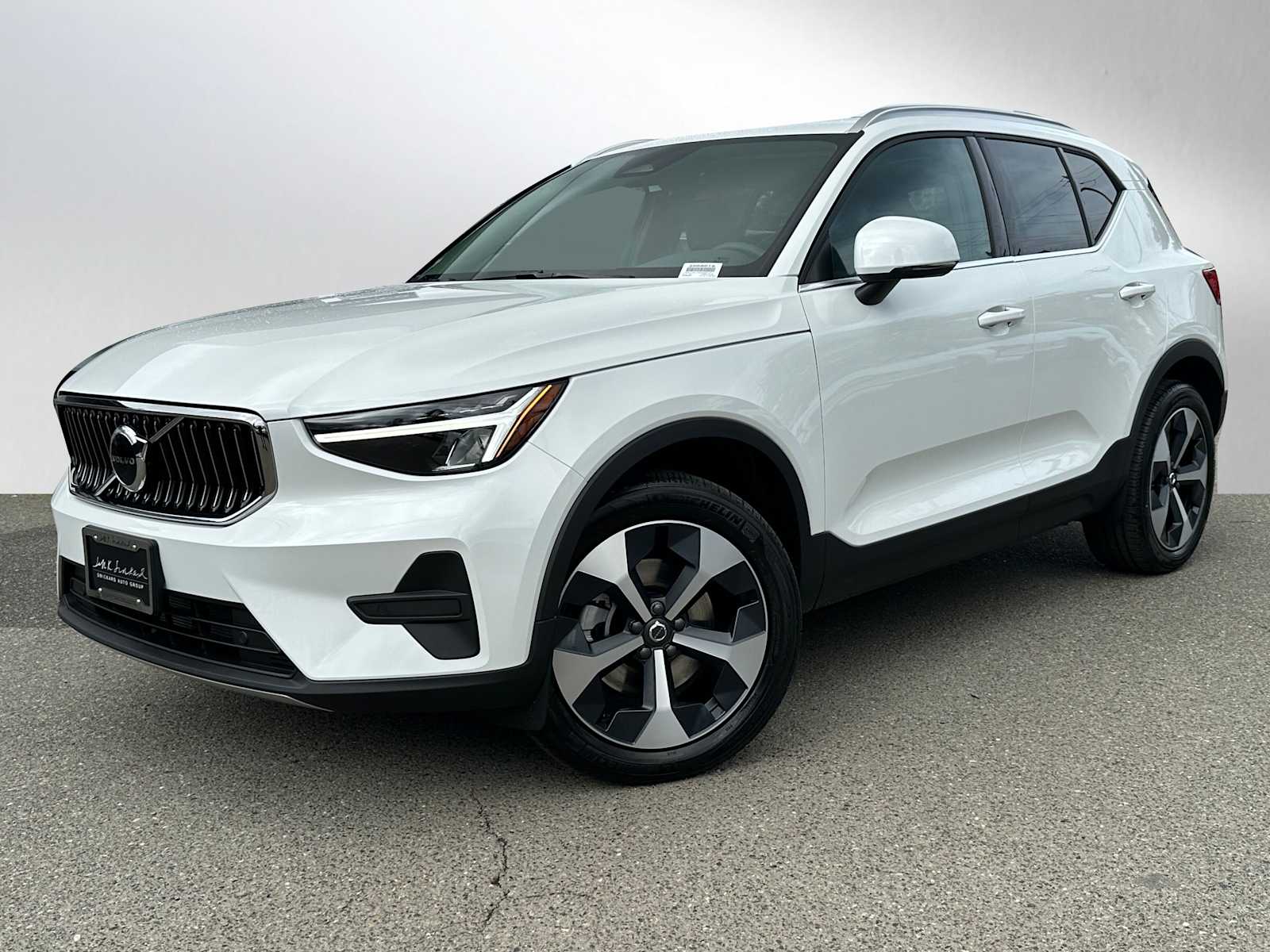 2025 Volvo XC40 Core photo 3