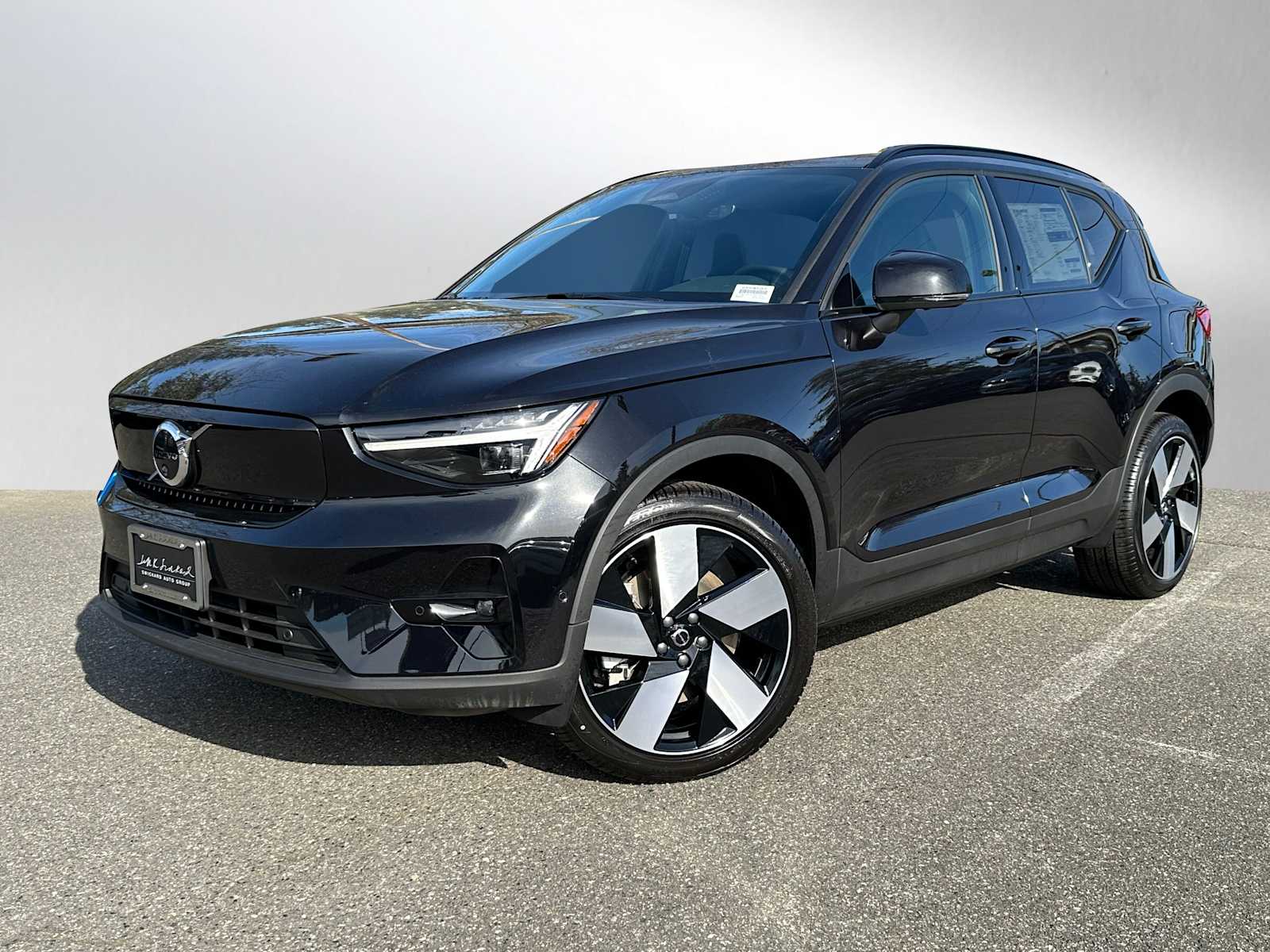 2025 Volvo EX40 Single Motor Plus photo 3