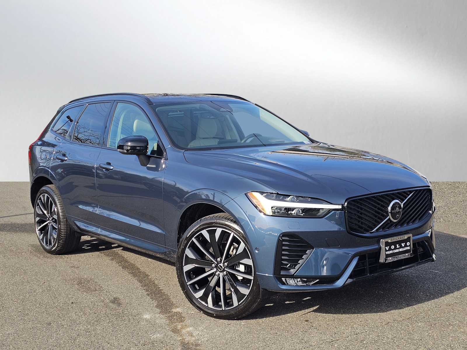 2026 Volvo XC60 B5 Ultra Dark AWD's photo