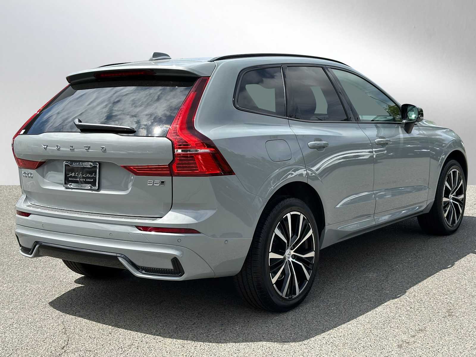 2025 Volvo XC60 B5 Plus photo 3