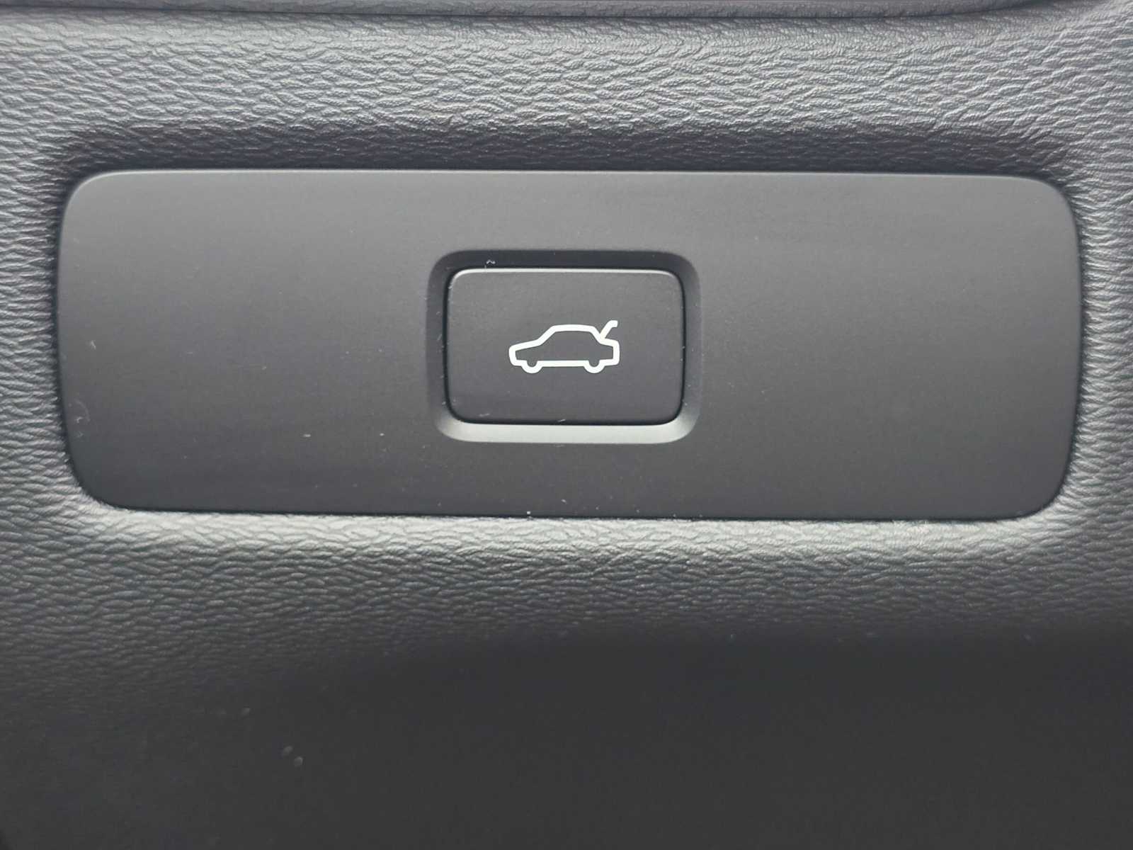 2026 Volvo XC60 Plus - Photo 32