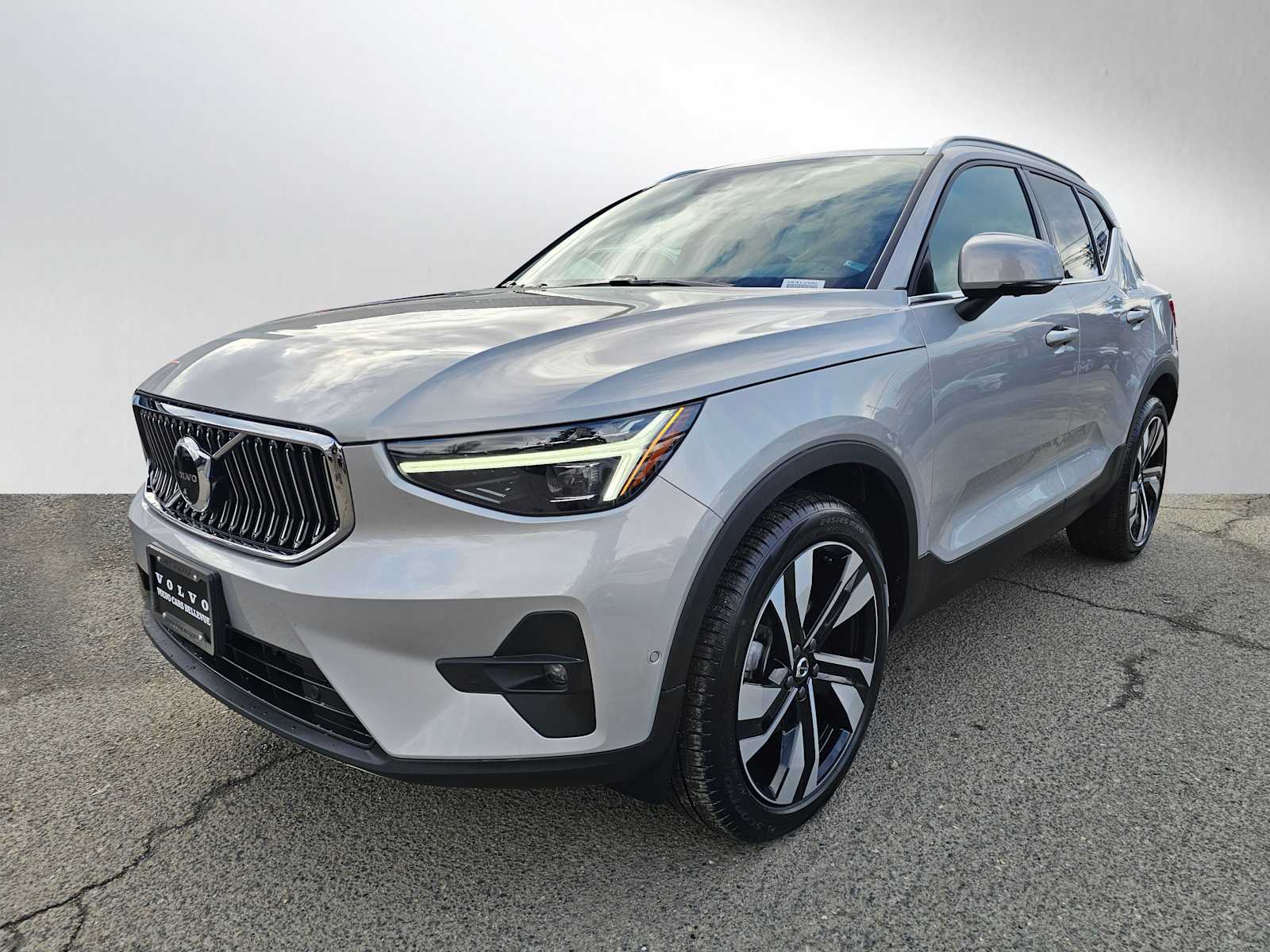 2025 Volvo XC40 Plus - Photo 7