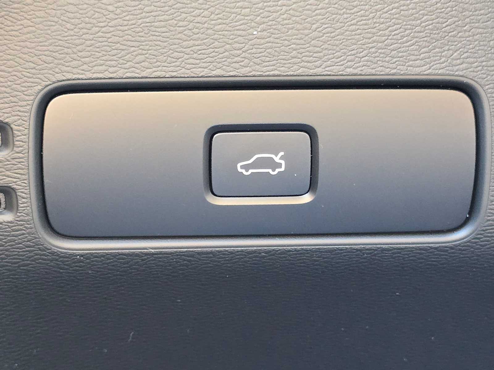 2026 Volvo XC40 Plus - Photo 31