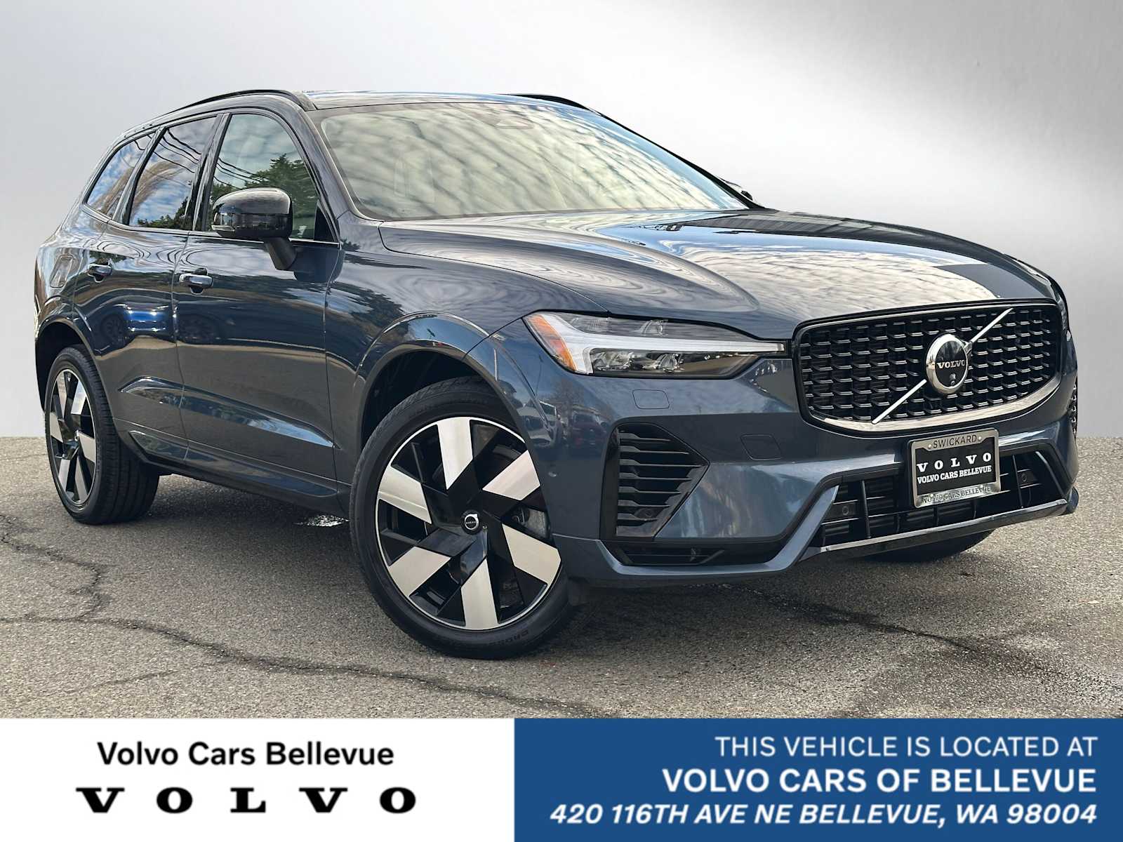 2024 Volvo XC60 Plus's photo