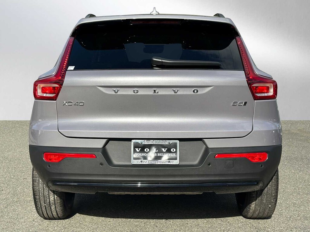 New 2026 Volvo XC40 B5 Ultra SUV