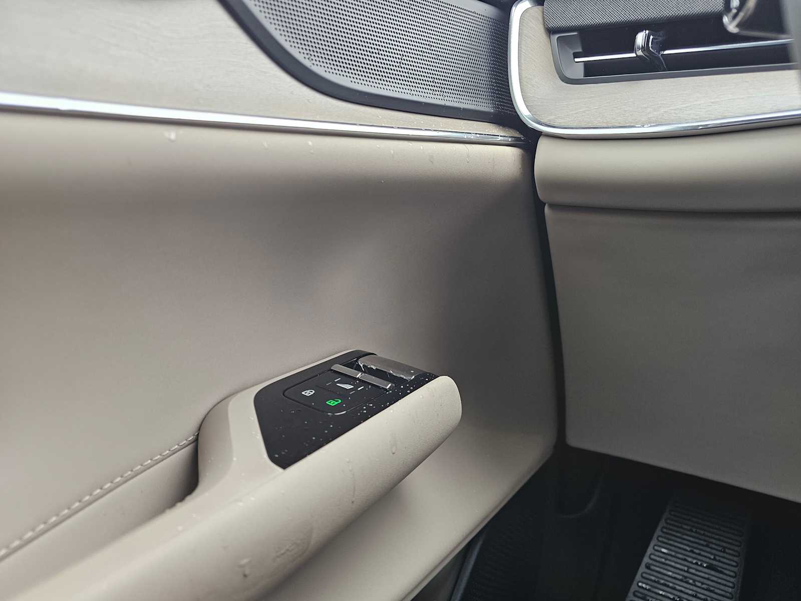 2025 Volvo EX90 Ultra - Photo 31