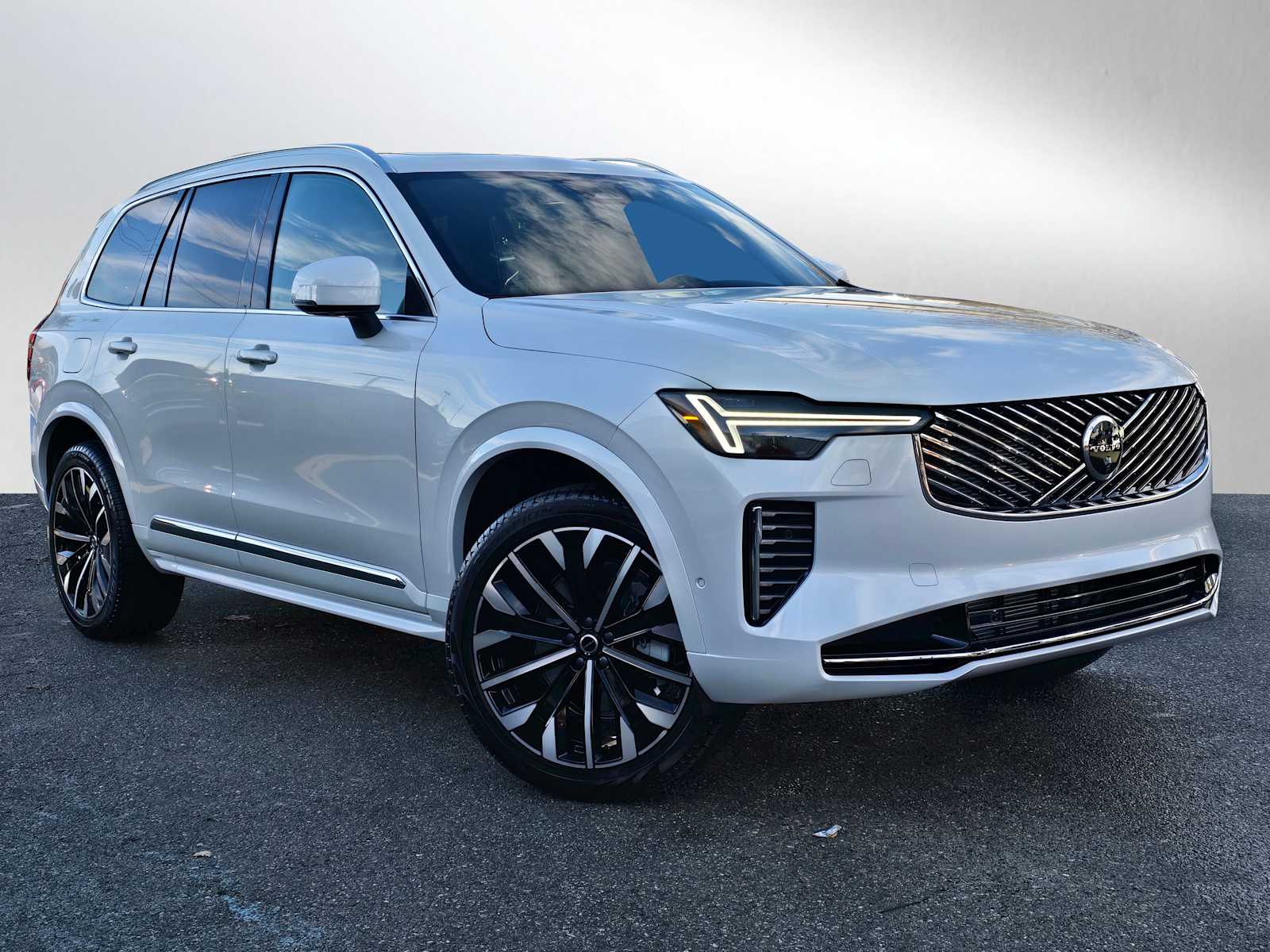 2026 Volvo XC90 B6 Plus Bright 7-Seater 4WD's photo