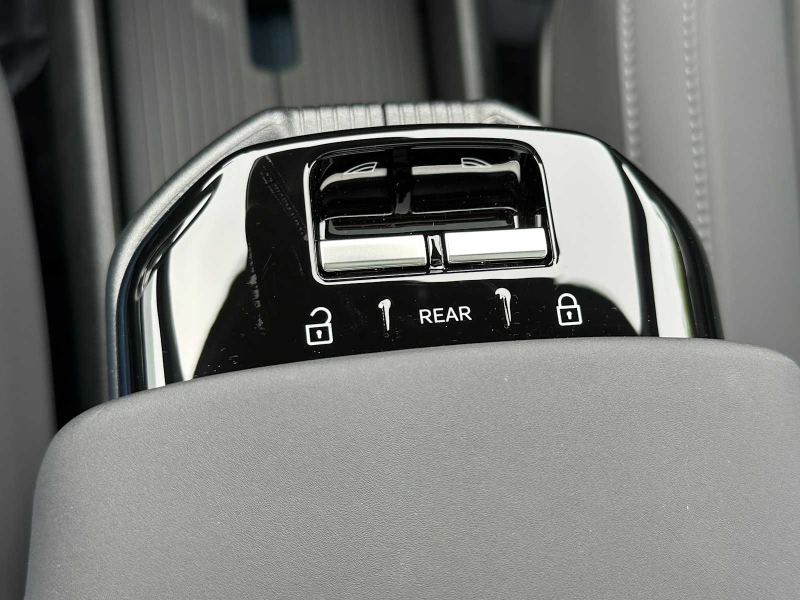 2025 Volvo EX30 Plus - Photo 32