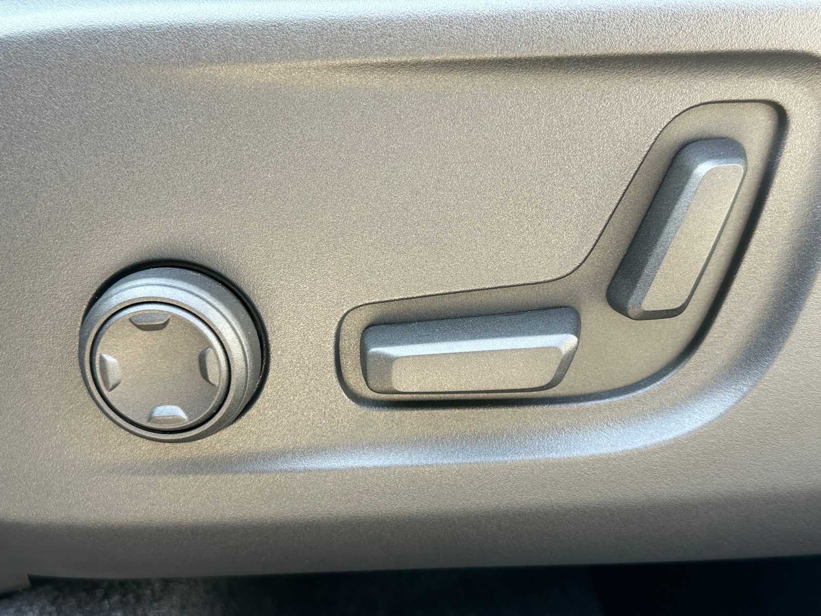 2025 Volvo XC40 Ultra - Photo 22