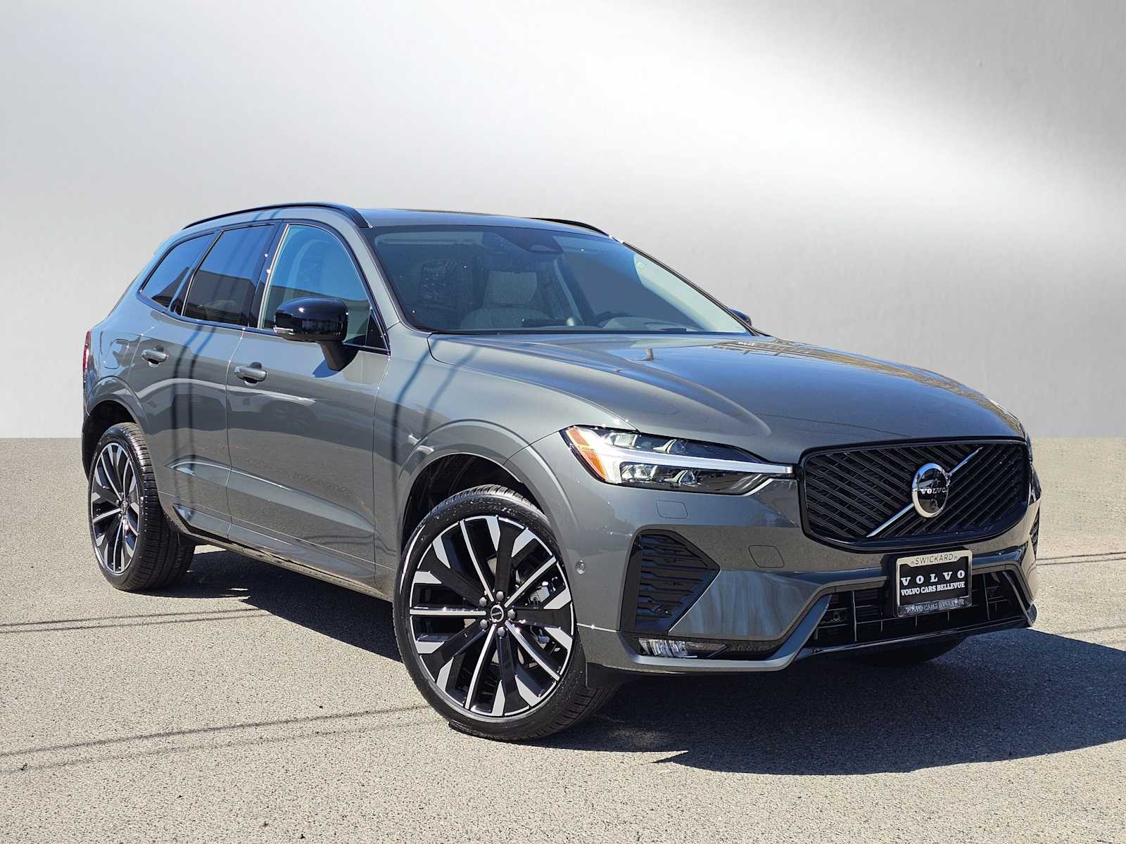 2026 Volvo XC60 B5 Ultra Dark AWD's photo