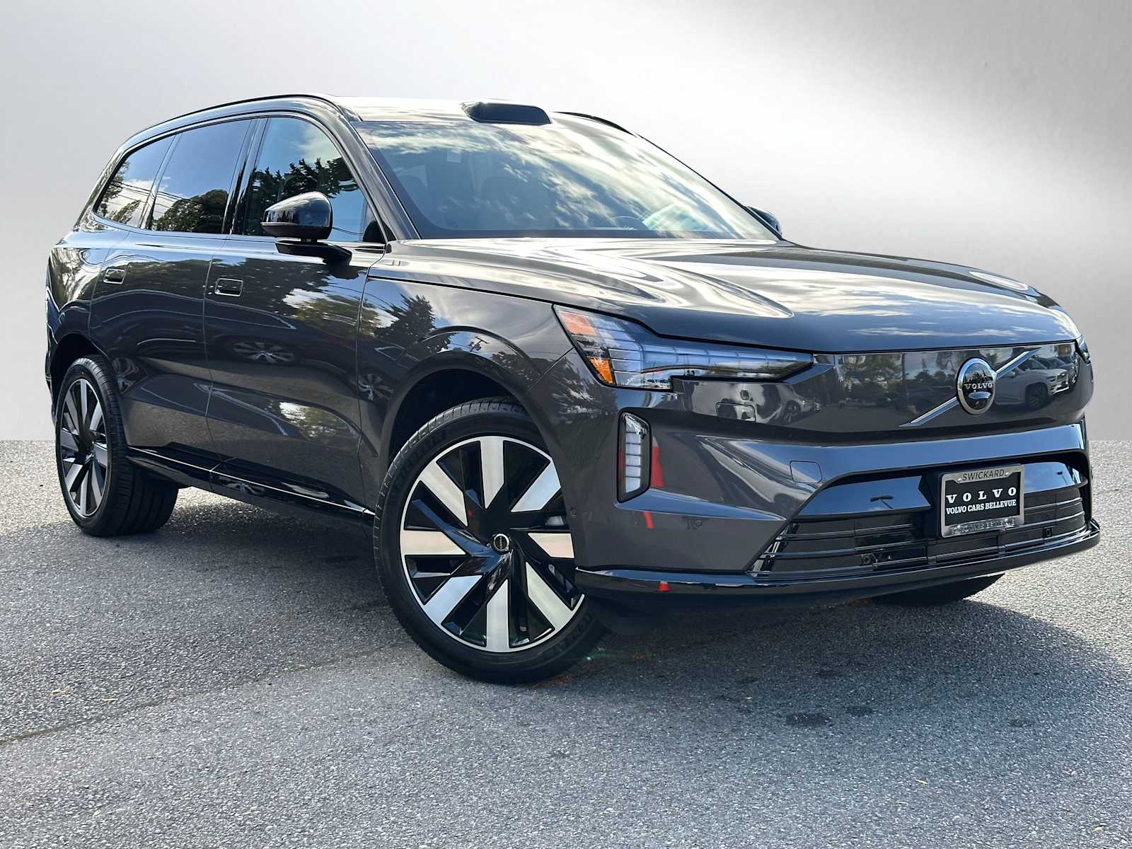 2025 Volvo EX90 Plus's photo