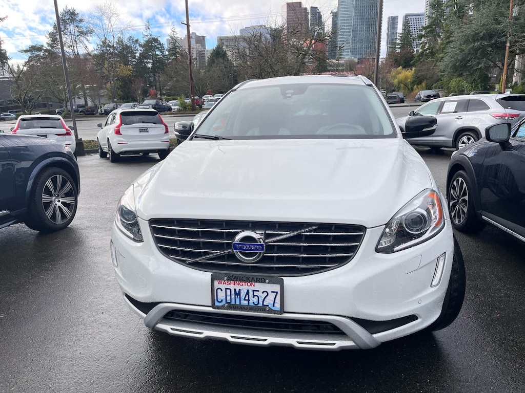 Used 2017 Volvo XC60 T6 AWD Dynamic SUV