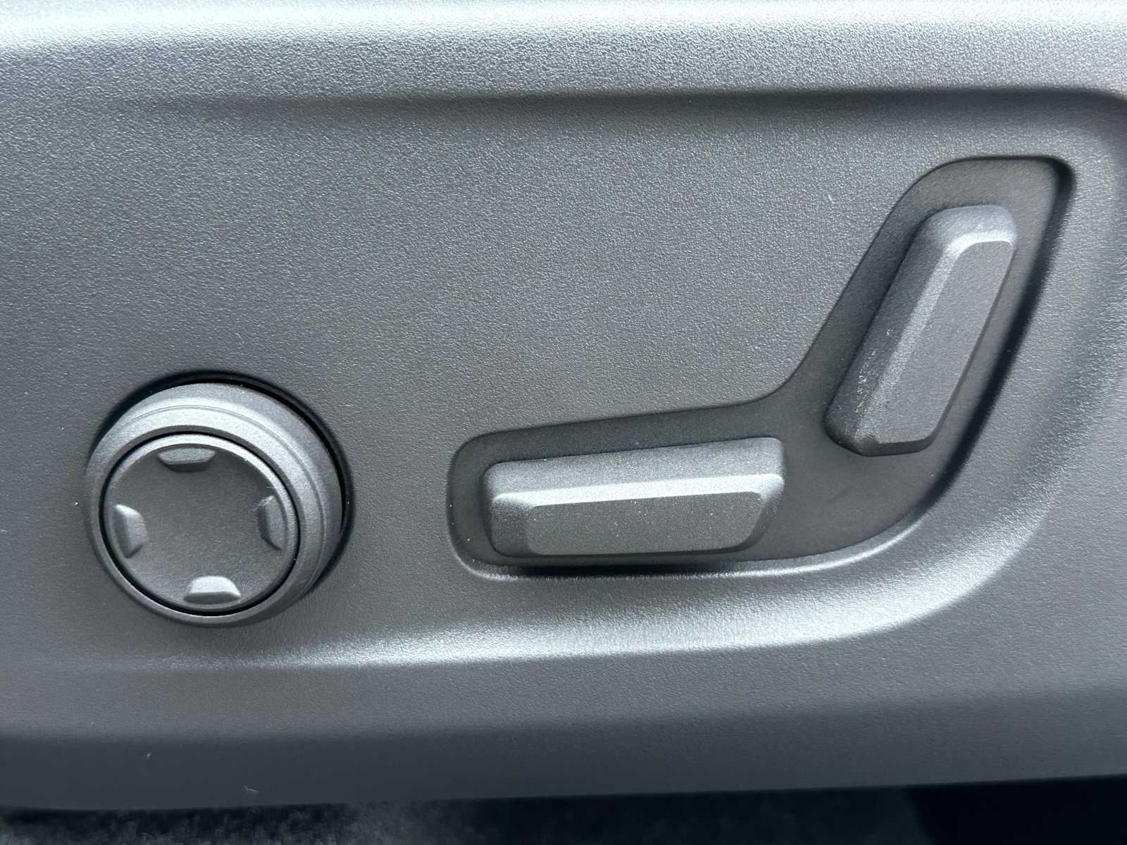 2025 Volvo XC40 Ultra - Photo 22