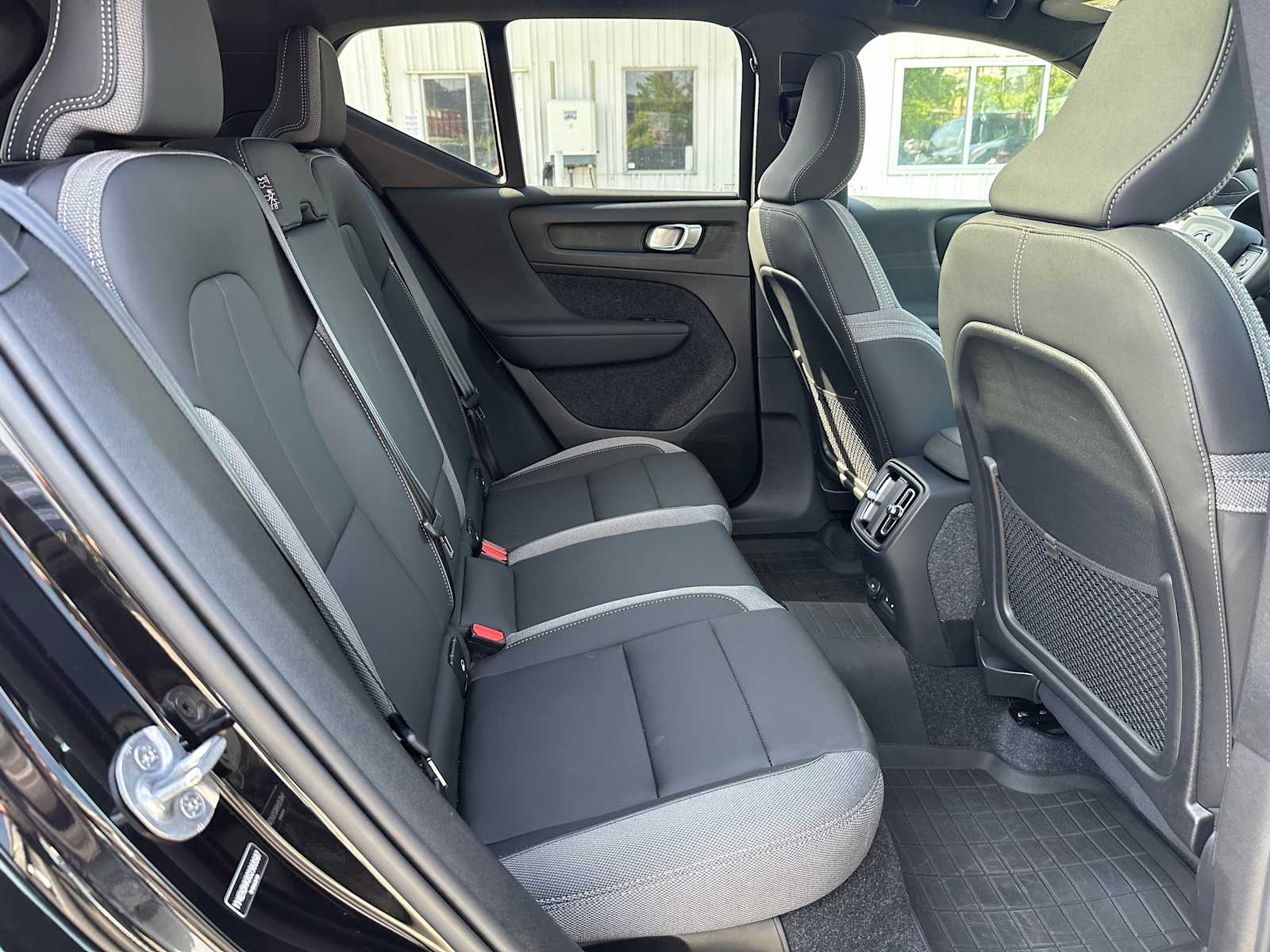 2025 Volvo EX40 Plus - Photo 12