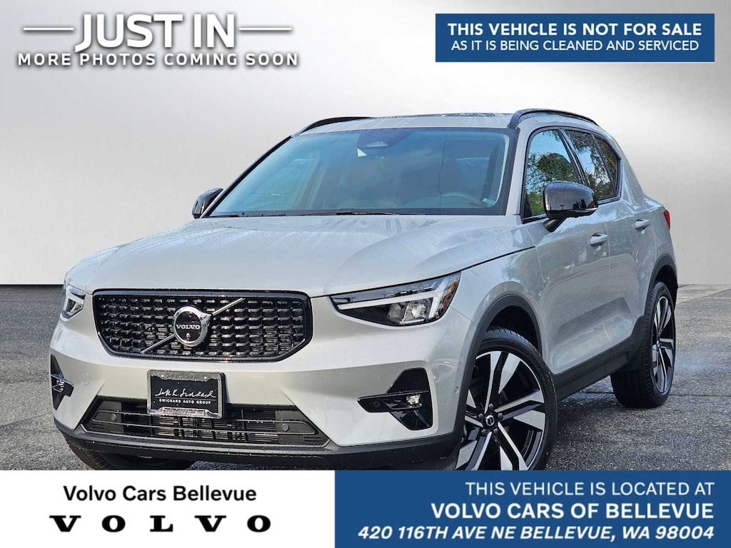 New 2025 Volvo XC40 B5 Plus Dark Theme SUV