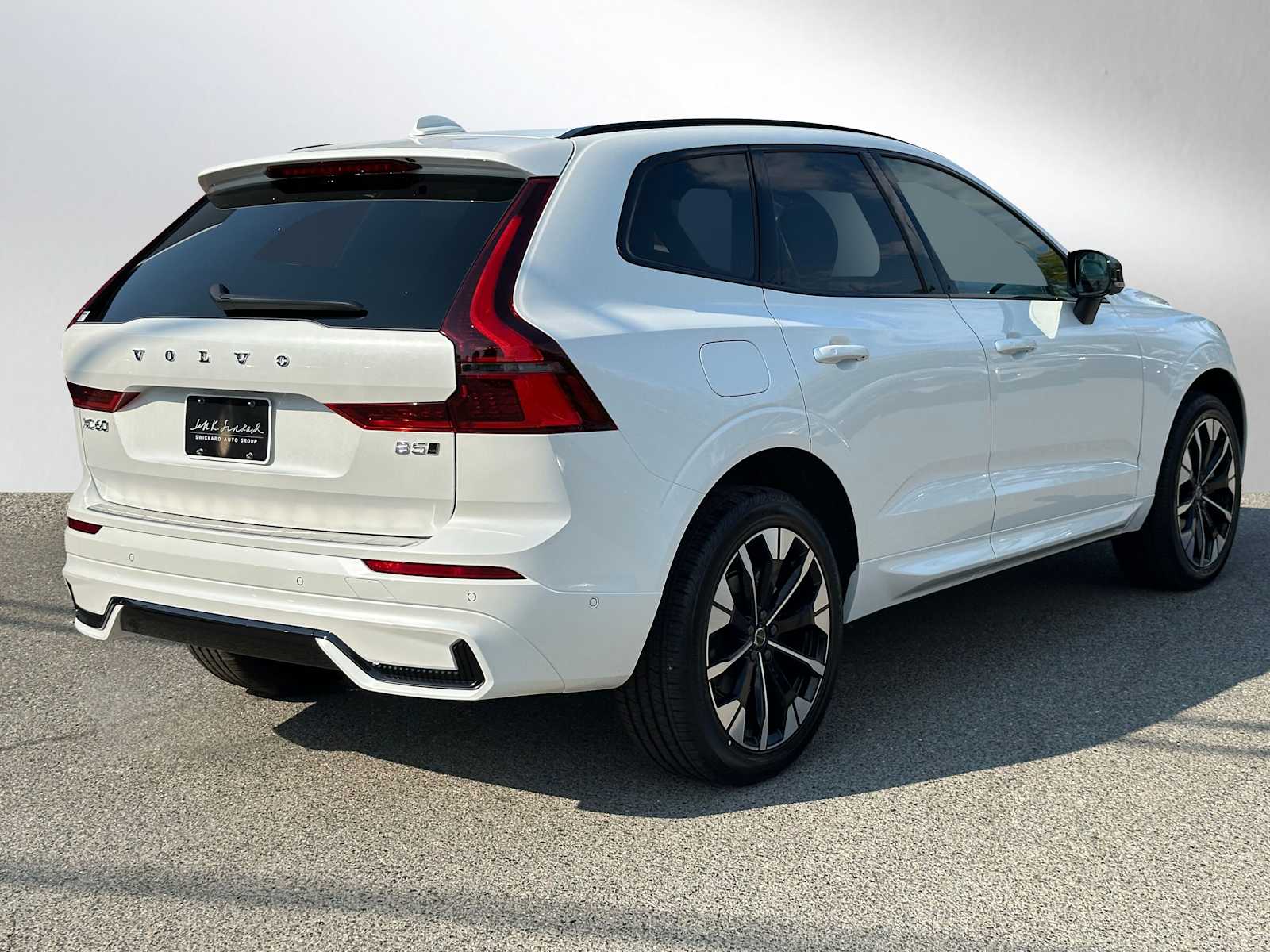 2026 Volvo XC60 B5 Plus photo 3