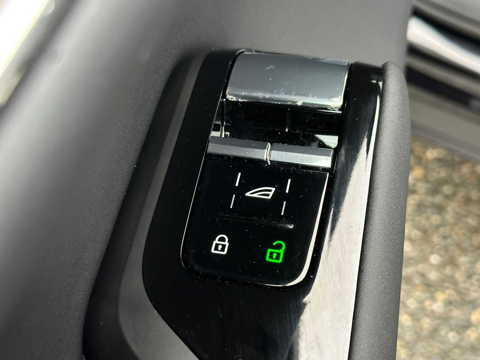 2025 Volvo EX90 Plus - Photo 22