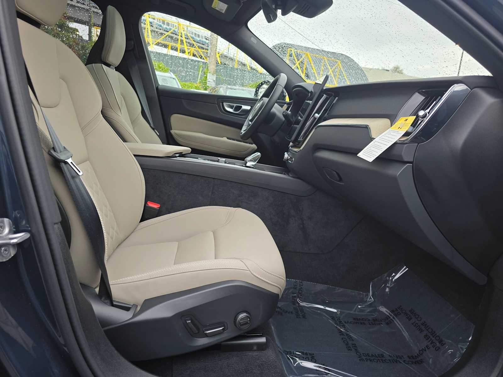 2026 Volvo XC60 Plus - Photo 10