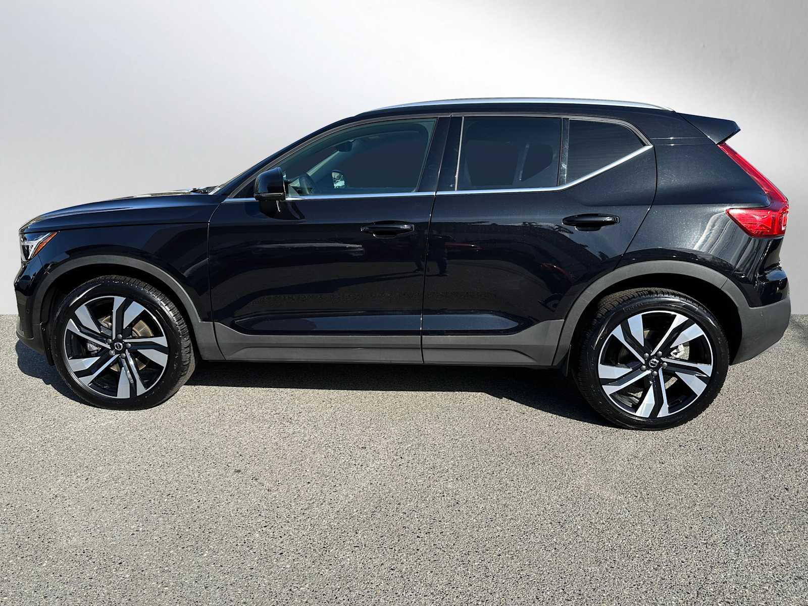 Certified 2024 Volvo XC40 Plus with VIN YV4L12UE1R2303203 for sale in Bellevue, WA