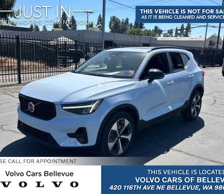 2024 Volvo XC40 B5 Core Dark SUV