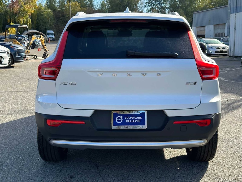 New 2025 Volvo XC40 B5 Core Bright Theme SUV