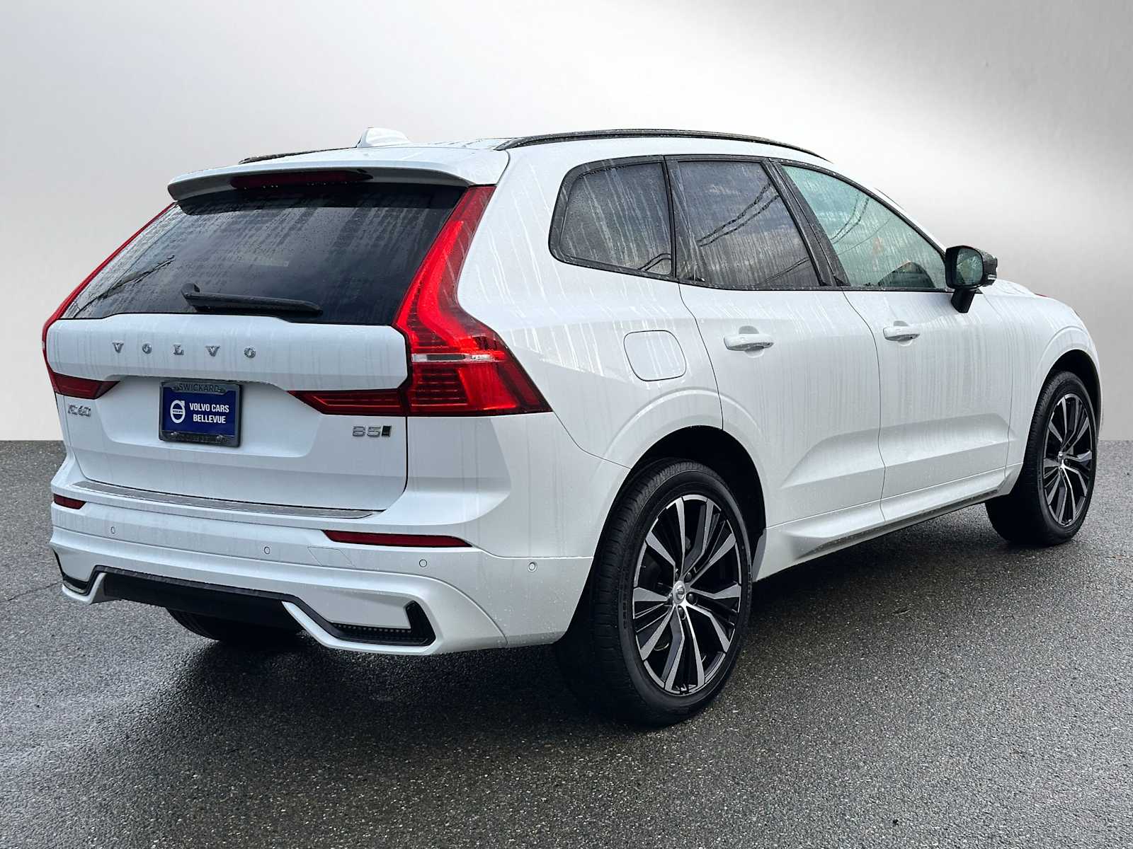 2025 Volvo XC60 B5 Plus photo 3