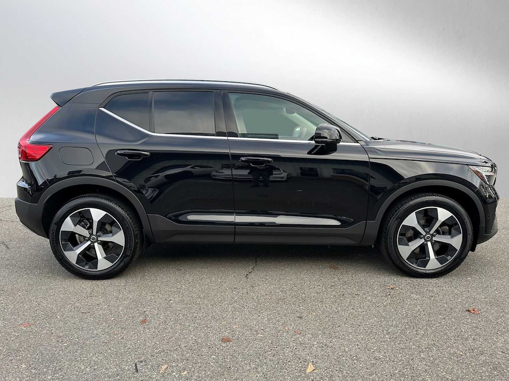 Used 2025 Volvo XC40 B5 Plus Bright Theme SUV