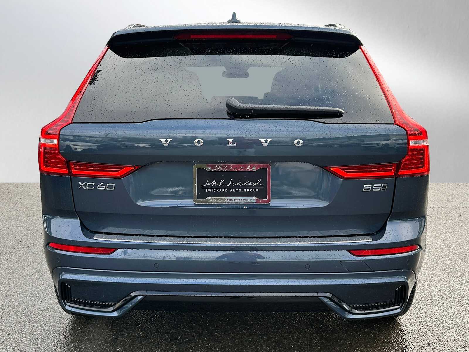 2025 Volvo XC60 B5 photo 4