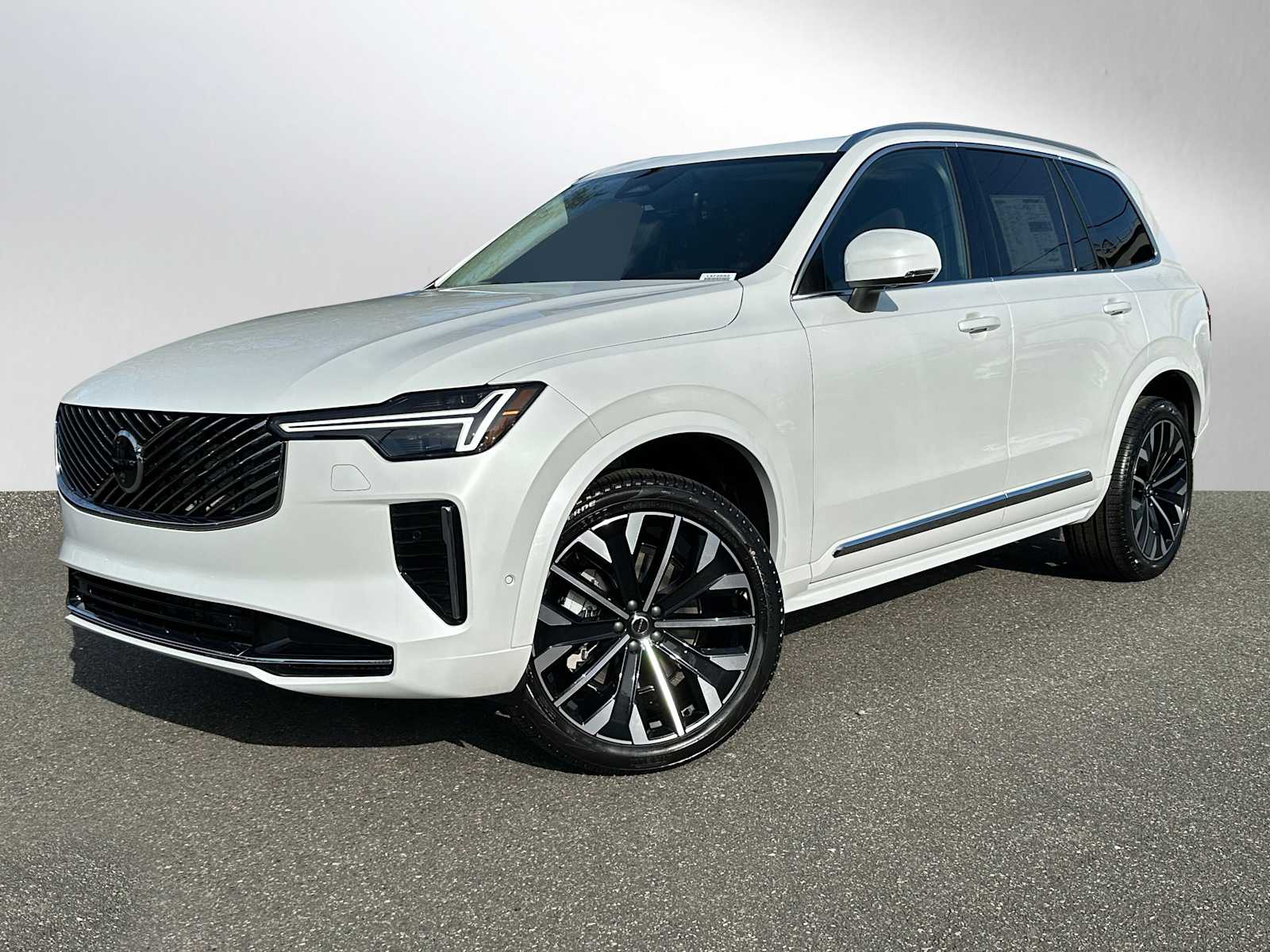 2025 Volvo XC90 B5 Plus photo 3