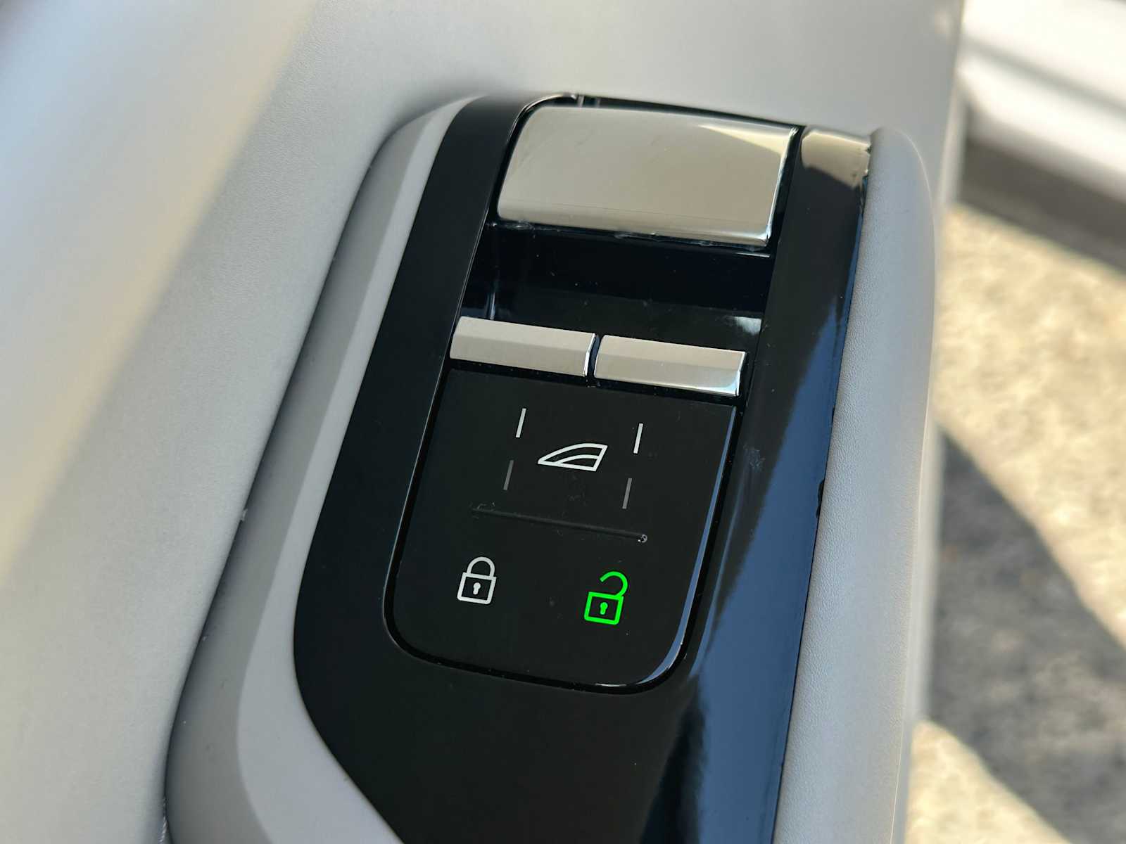 2025 Volvo EX90 Plus - Photo 22