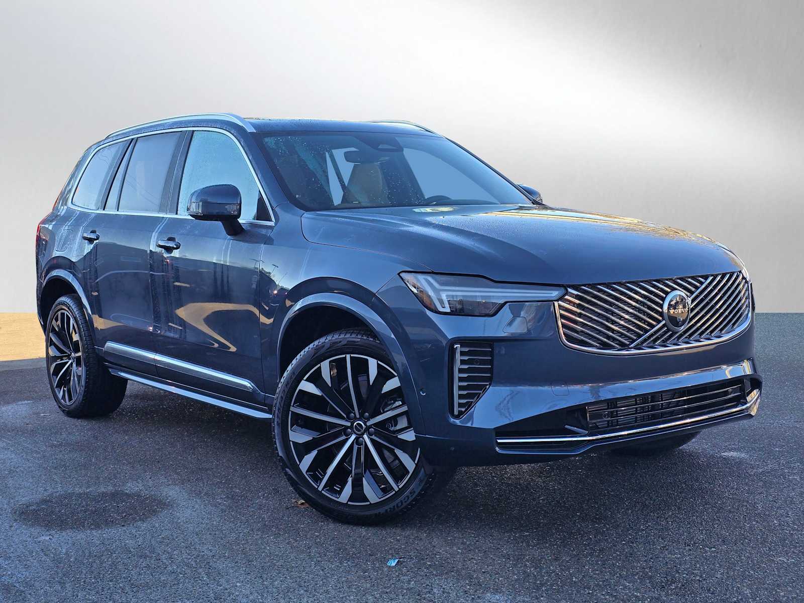 2026 Volvo XC90 B5 Plus Bright 4WD's photo
