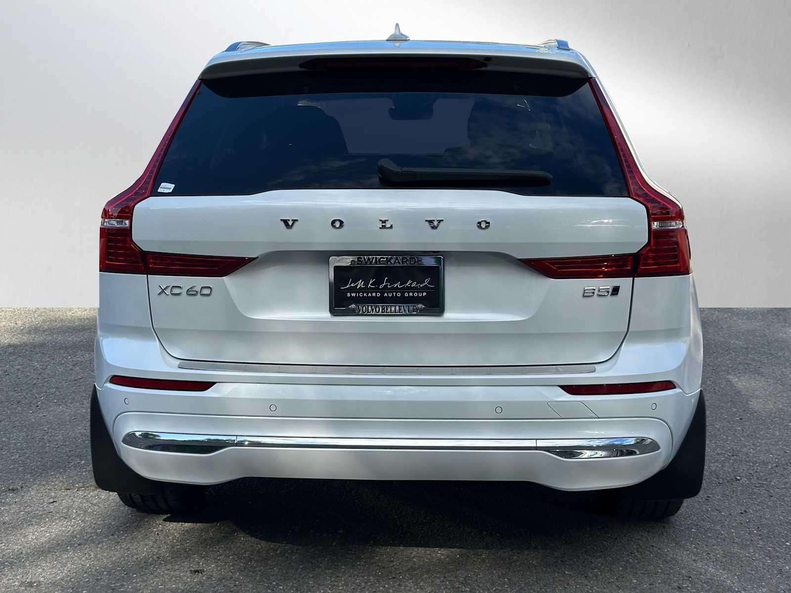 2023 Volvo XC60 B5 Ultimate photo 4