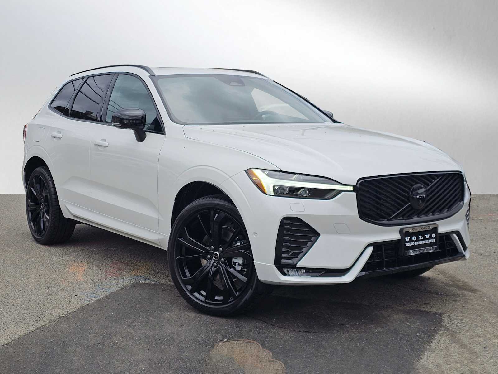 2026 Volvo XC60 B5 Ultra Black Edition Theme AWD's photo
