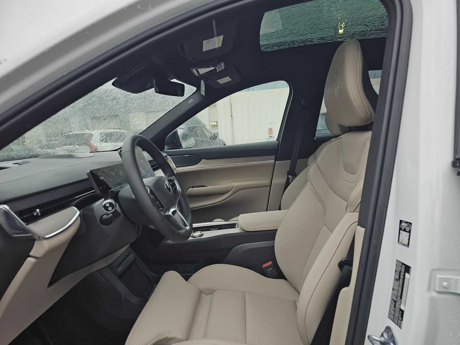 2025 Volvo EX90 Ultra - Photo 22