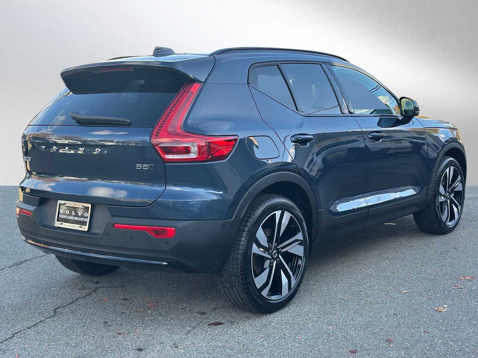 2026 Volvo XC40 photo 3