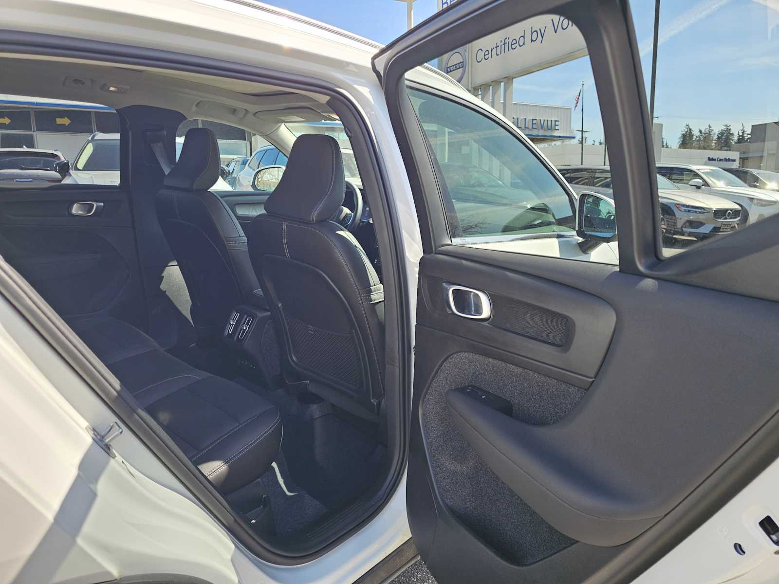 2025 Volvo XC40 Core - Photo 12