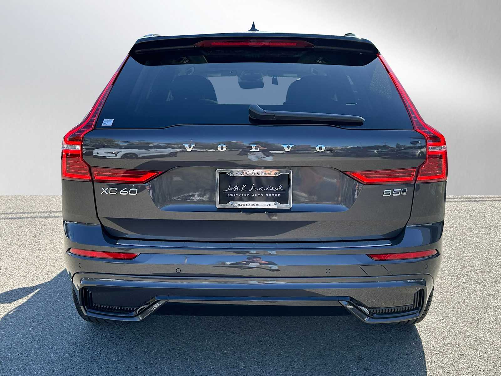 2025 Volvo XC60 B5 photo 4
