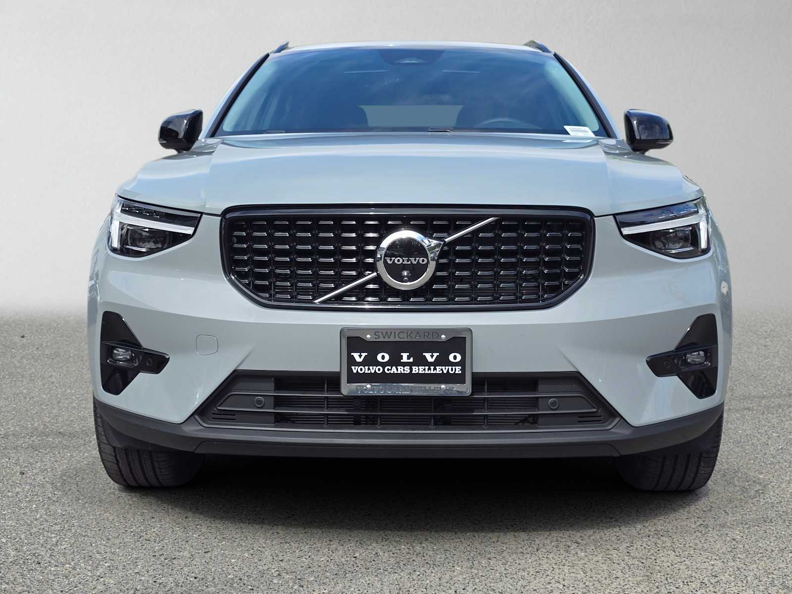 2026 Volvo XC40 Plus - Photo 8