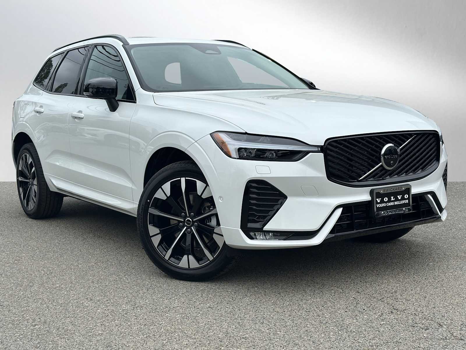2026 Volvo XC60 B5 Plus Dark AWD's photo