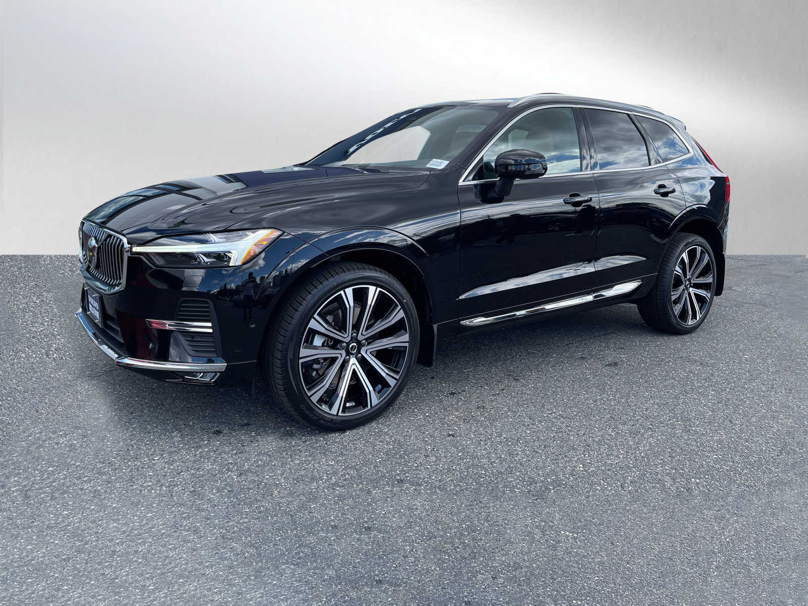 2023 Volvo XC60 Ultimate photo 3
