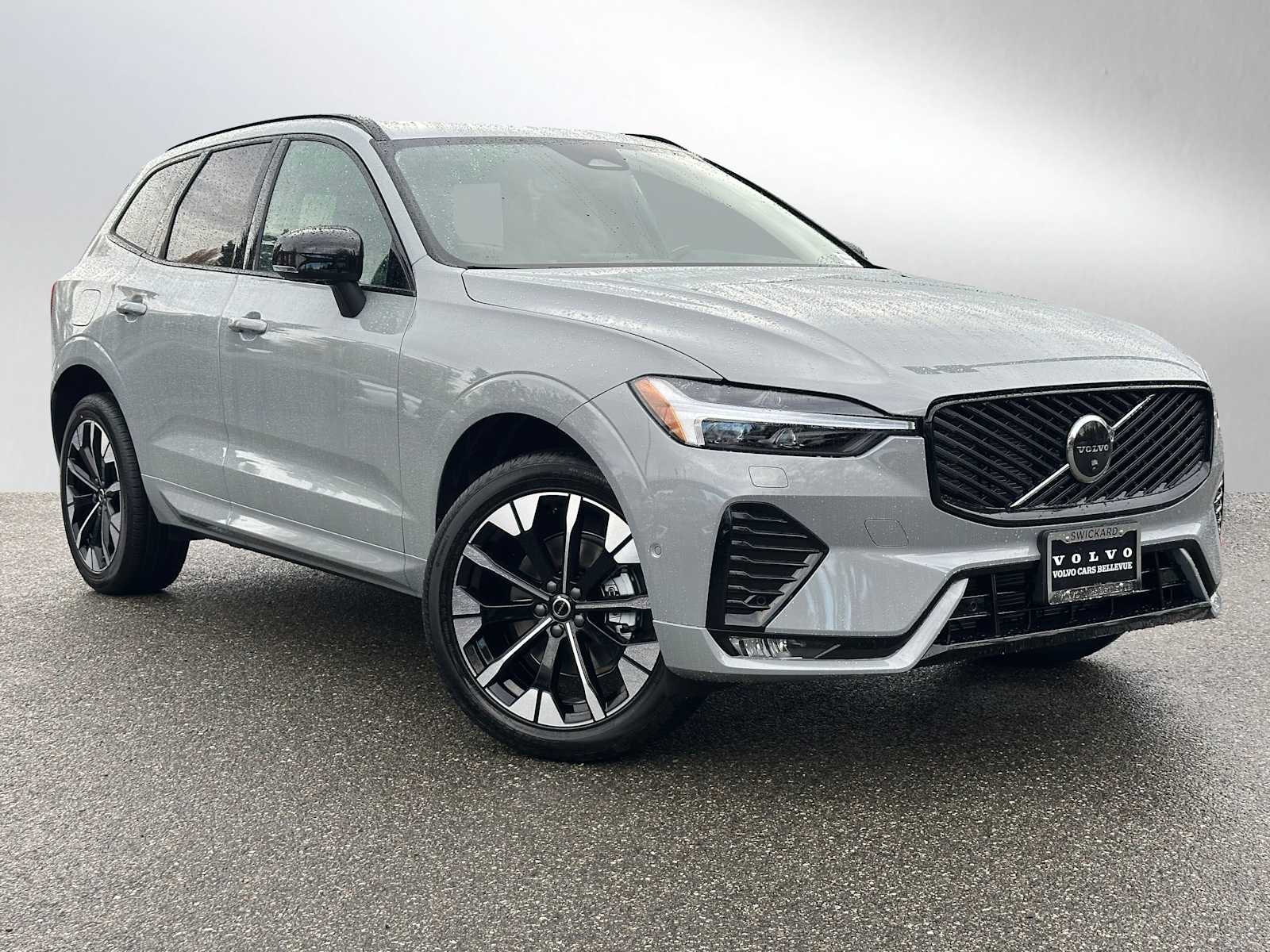 2026 Volvo XC60 Plus's photo