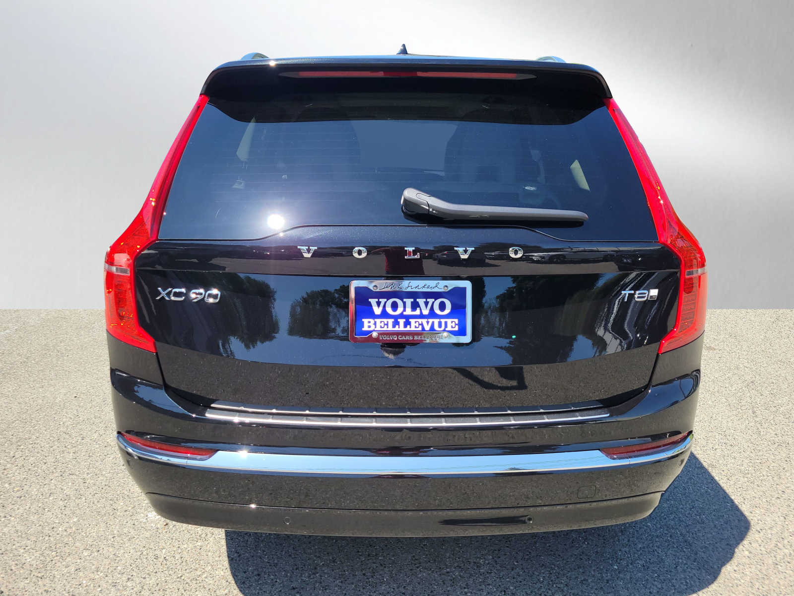 2025 Volvo XC90 T8 photo 4