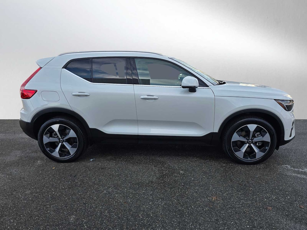Certified 2025 Volvo XC40 B5 Plus Bright Theme SUV