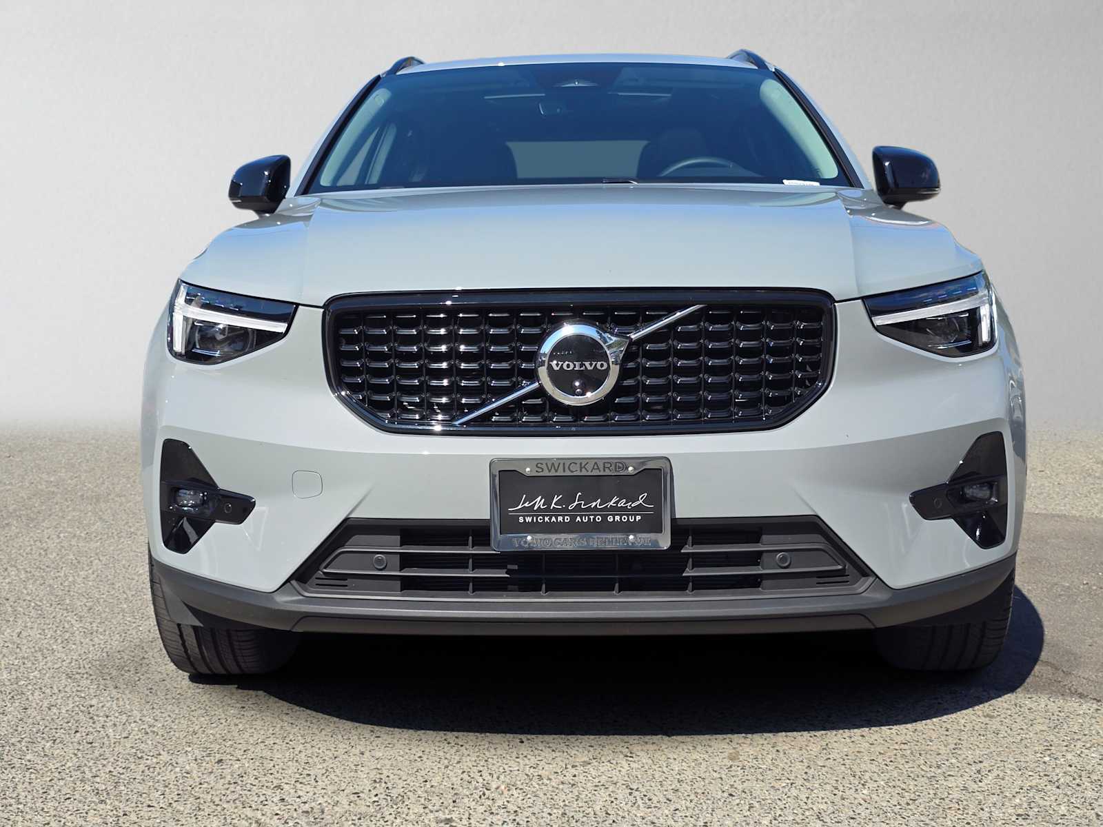 2026 Volvo XC40 Plus - Photo 8