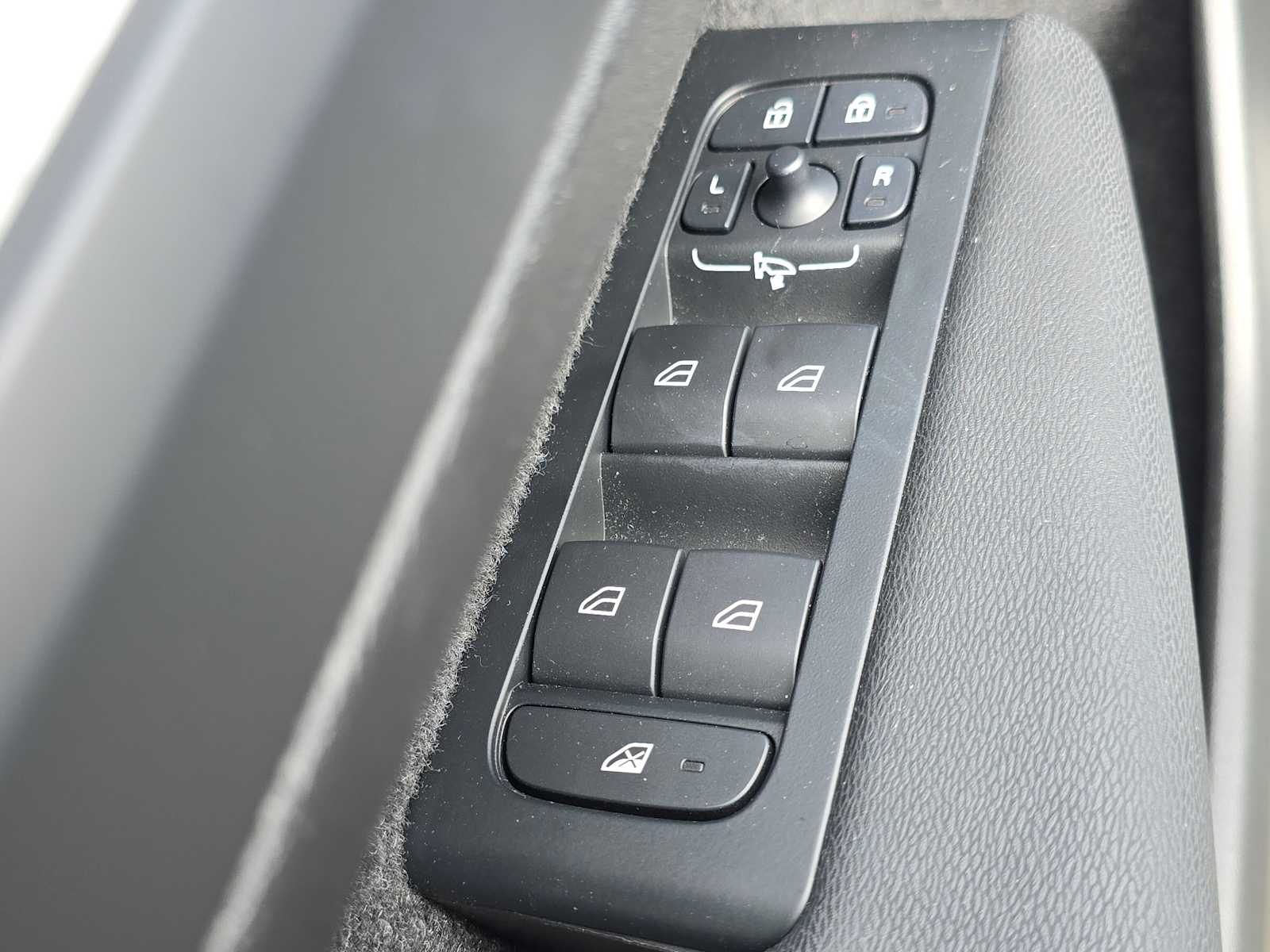 2026 Volvo XC40 Core - Photo 21