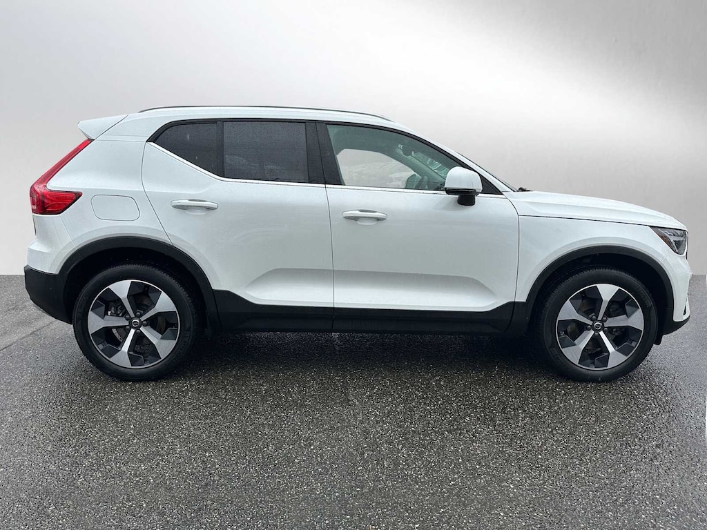 Used 2025 Volvo XC40 B5 Core Bright Theme SUV