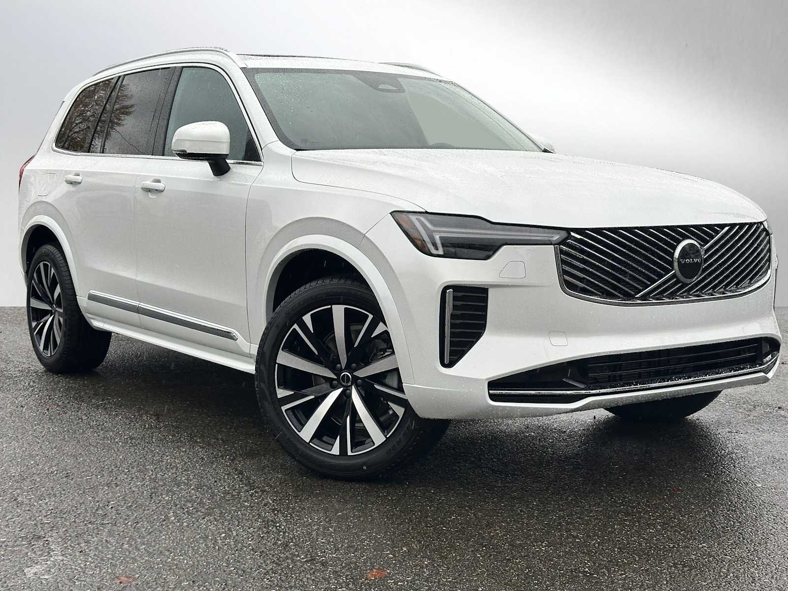 2026 Volvo XC90 Core's photo