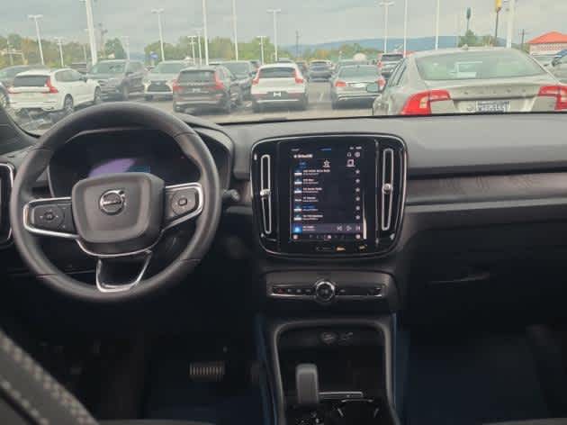 2023 Volvo XC40 Recharge Ultimate photo 3